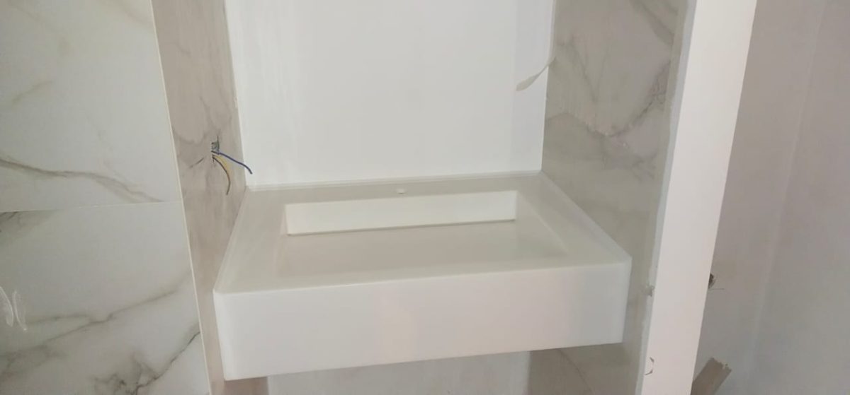 Столешница для кухни, стеновая панель и столешница для ванной из камня Staron SD001 Dazzing White - фото 2
